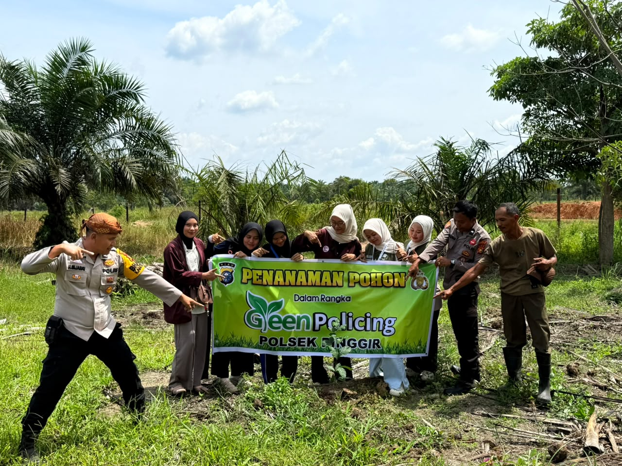 Kunjungan Kepala Desa Muara Basung dan Kapolsek Pinggir ke Pusat Latihan Gajah Sebanga serta Penanaman Pohon
